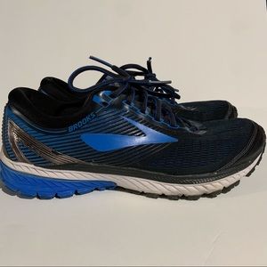 Brooks Ghost 10 Athletic Running Shoes, Mens 9 Wide (2E), Black Blue White